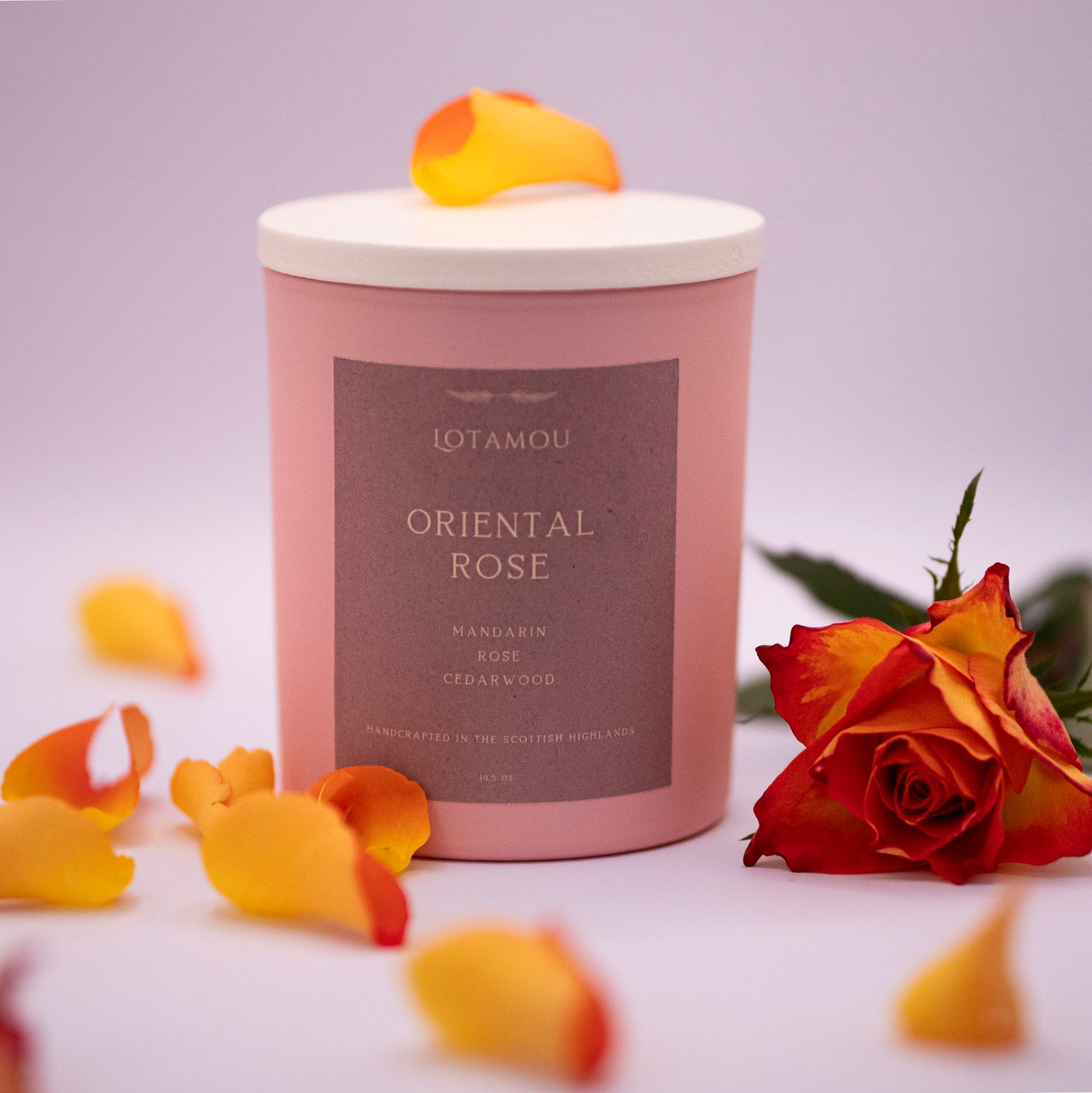 Pink Pepper & Rose Scented Candle with wooden wick, 100% pure soy wax and natural fragrance oils.