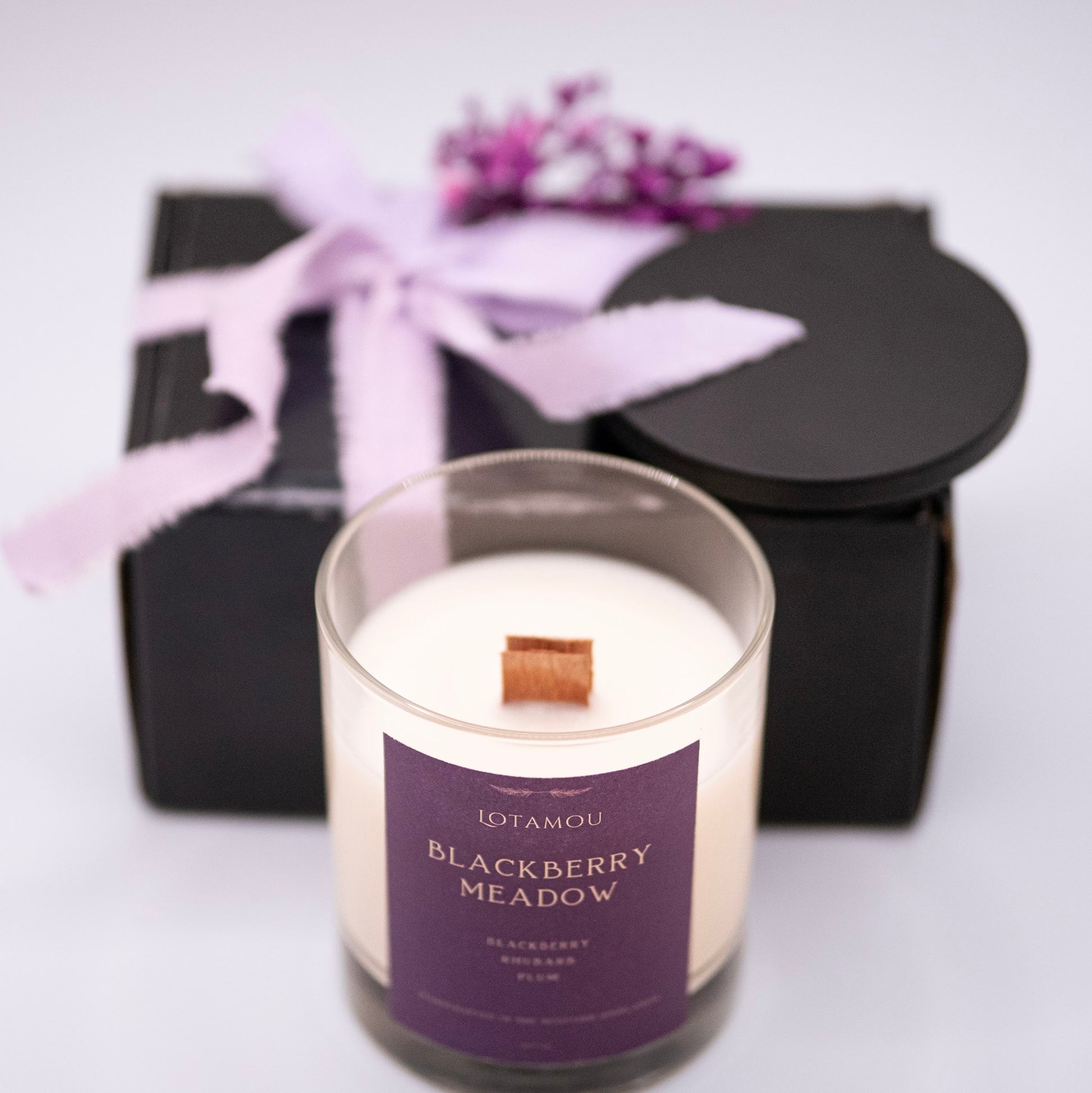 Blackberry Meadow scented candle, crafted with a refreshing medley of fruits. This fragrance oil is perfect for creating a bright and happy atmosphere, reminiscent of a summer's day spent picking fruit in the countryside.