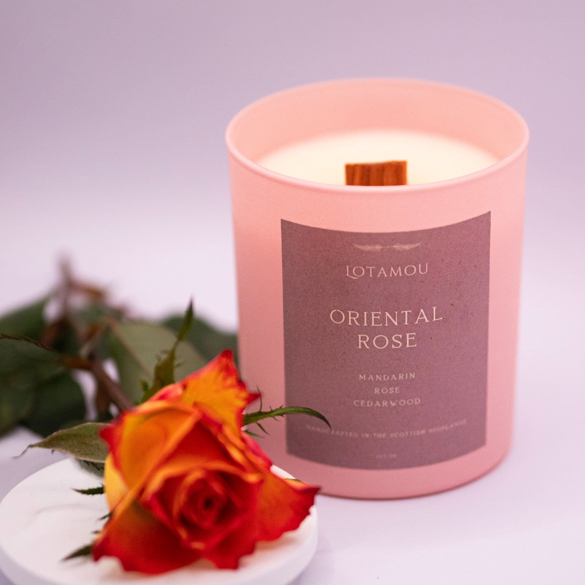 Pink Pepper & Rose Scented Candle with wooden wick, 100% pure soy wax and natural fragrance oils.